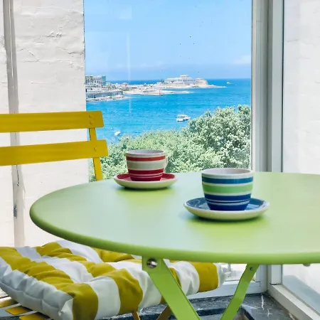 By Promenade And Apartment Sliema