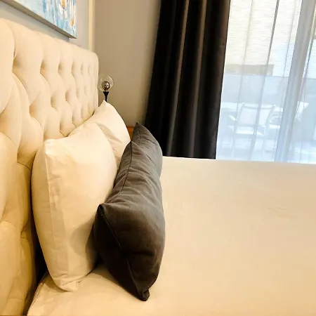 By Promenade And Apartment Sliema