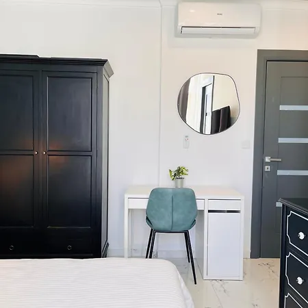 By Promenade And Apartment Sliema